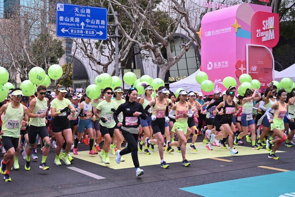 球天下体育直播-特写 | 女子半马的跑道，可不只是美丽的风景线