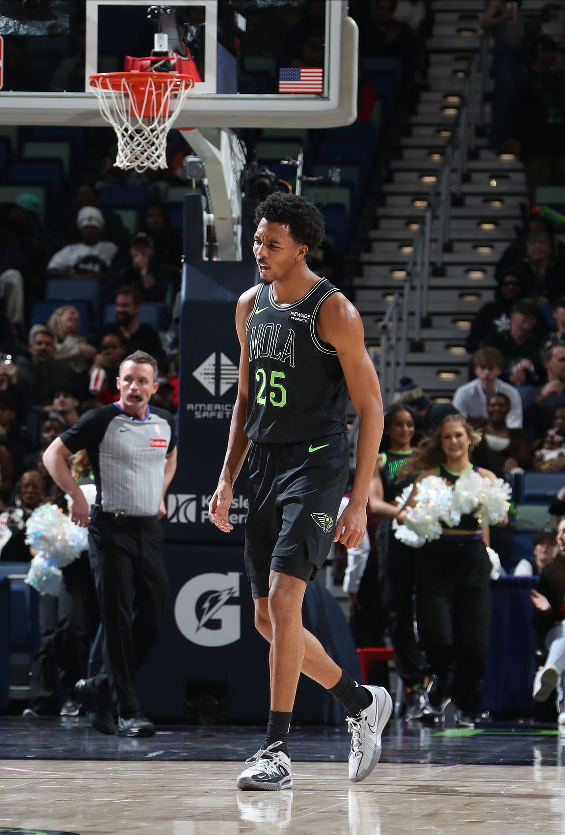 球天下体育官网-太稳了！墨菲12中8&amp;5记三分拿下28分7板3助3断 首节独得14分